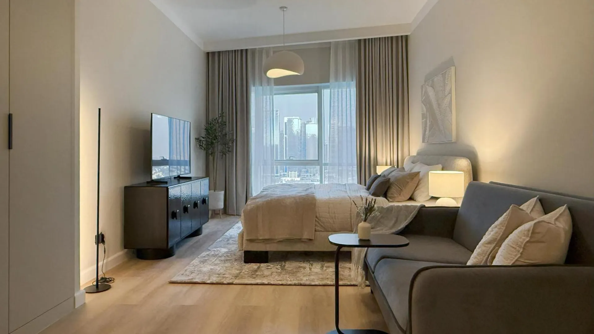 Signature Studio Jlt Dubai Apartment